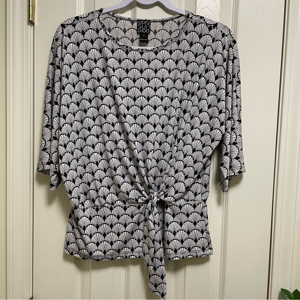 Clara Sun Woo Tie Front Kimono Sleeve Top White Black Seashell Print S